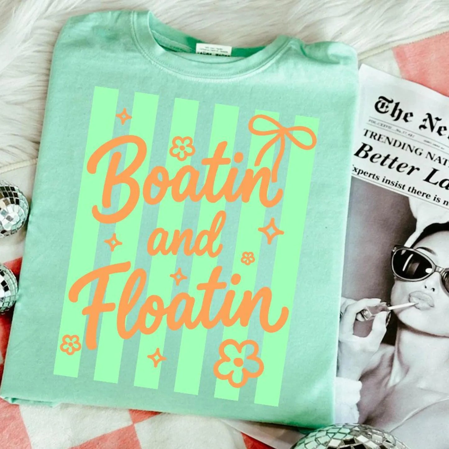 Women's Boatin and Floatin Bows Fowers Summer Graphic T-Shirt Unisex Comfort Colors Tee